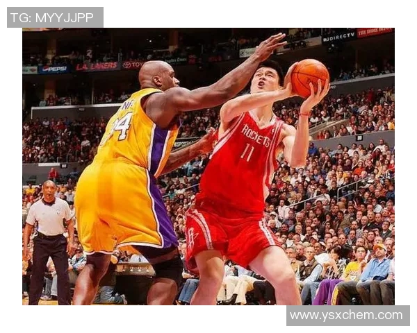 姚明对决湖人经典战役回顾与精彩瞬间分析